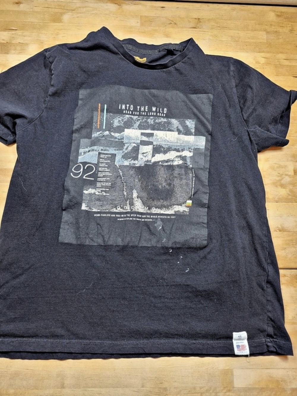 Cocomo Into the Wild Graphic Tee Size Large